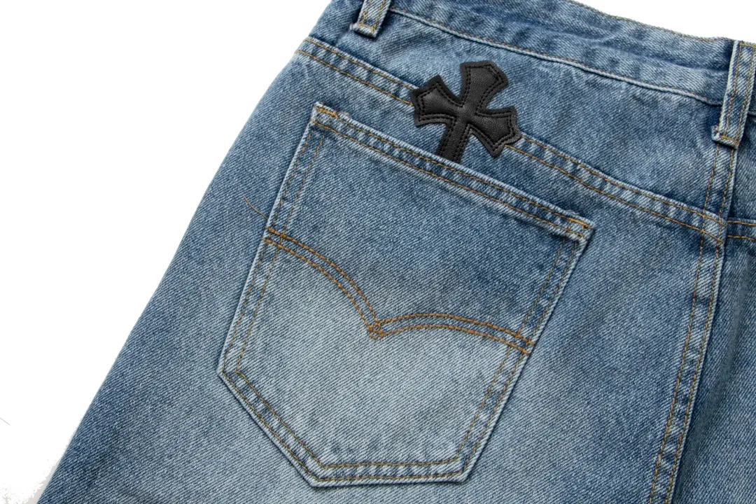 P240 [next day] Chrome Heart* CH DIY Chrome Heart large silver button jeans (highest version) originally purchased and patterned, truly restoring the ultimate vintage texture, YKK-5YG zipper, full set of molded logo silver accessories, Italian special cowhide print and then cut, custom-made sheepskin three-layer thick line leather, the whole is spliced in heavy water washing process, the trousers shape is impeccable and the washed color is very beautiful The whole body hardware adopts silver-plated industrial buckles, and you can see the details! Master DIY's special customized model, there will never be any confusion! Three-dimensional cutting version. Loose and comfortable, not flattering on your body shape, making you look taller and slimmer. Made by a factory. Original factory quality control. Same style for men and women. Can be matched with couples. Versatile recommendation. Fine workmanship. The version is very stylish. The upper body effect is super good. It is a must-have jeans for all seasons. It is a perfect combination with anything. Without further ado, hurry up and grab one. Color: blue Size: 28 30 32 34 (s-XL) For detailed sizes, please see Figure 9